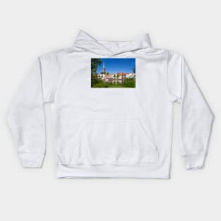 Historical houses with Petrikirche at the Obertrave , Lübeck, Schleswig-Holstein, Germany, Europe Kids Hoodie